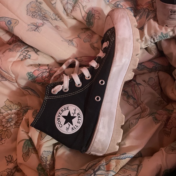 Used Converse - Picture 3 of 4